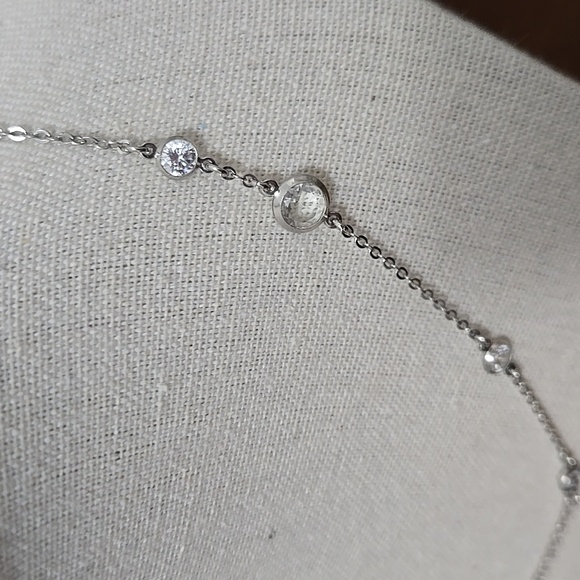 JENNIFER LOPEZ CRYSTALS ON SILVER CHAIN NECKLACE - Picture 4 of 6